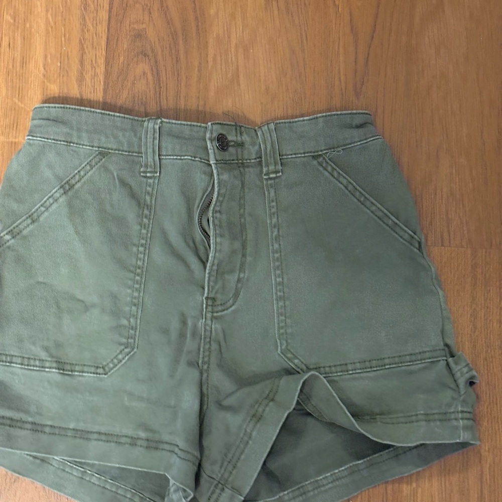 Size small green cargo shorts from hollister